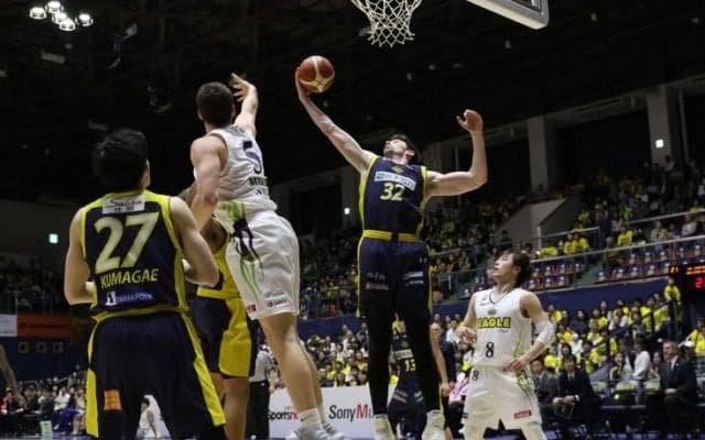 オフェンスリバウンド21本、攻撃回数で上回り、試合中に守備をアジャストした栃木ブレックスがレバンガ北海道に快勝!!