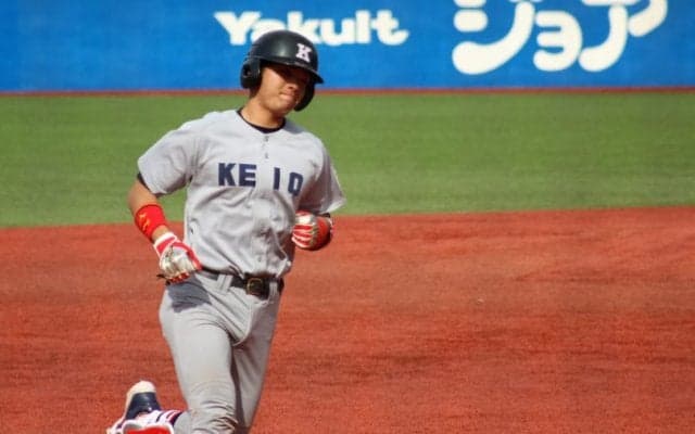 慶大・四番の岩見がバックスクリーンへ特大弾！慶応が連勝で勝ち点【東京六大学野球】