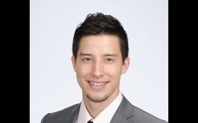 バスケットボール解説者の佐々木クリス、 大阪エヴェッサvs琉球ゴールデンキングス戦に来場