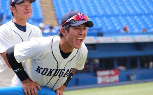 大ケガ乗り越えたムードメーカー西丸泰史の初本塁打などで国学院大が快勝。連覇目指す日大から勝ち点奪取【東都大学野球】