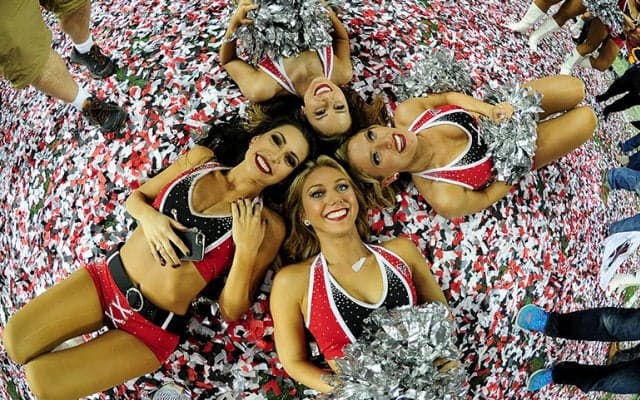 NFLチアリーダーのメイクアップ術