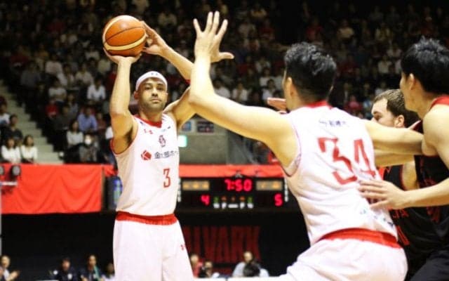 ［CLOSE UP］マイケル・パーカー（千葉ジェッツ）プレーオフ前哨戦、インサイドに厚みを与えて攻守に躍動する『職人』