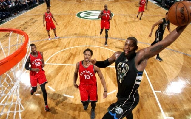 デローザンのフィールドゴール成功数を0に抑え、前半で27点差をつけたバックスがラプターズを圧倒