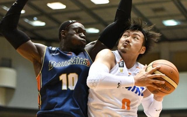 チームプレーを取り戻した横浜ビー・コルセアーズが連敗脱出、自滅した新潟アルビレックスBBはチャンピオンシップ消滅