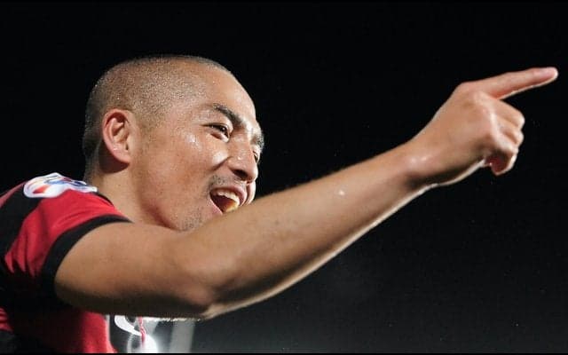 浦和レッズ・李忠成、小野伸二＆柏木陽介の“背番号8ショット”…埼スタ凱旋「やっぱり最高のスタジアム」