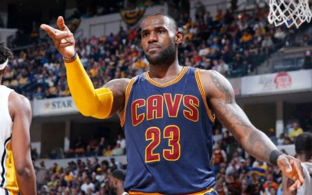 レブロンの逆転3ポイントシュート、勝利へのスティールでペイサーズをスウィープしたキャバリアーズが2回戦へ一番乗り