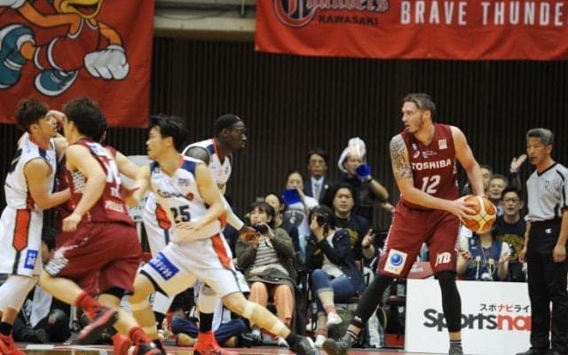 26得点のニック・ファジーカスを中心に充実の川崎ブレイブサンダース、『横綱のバスケ』で横浜ビー・コルセアーズに快勝