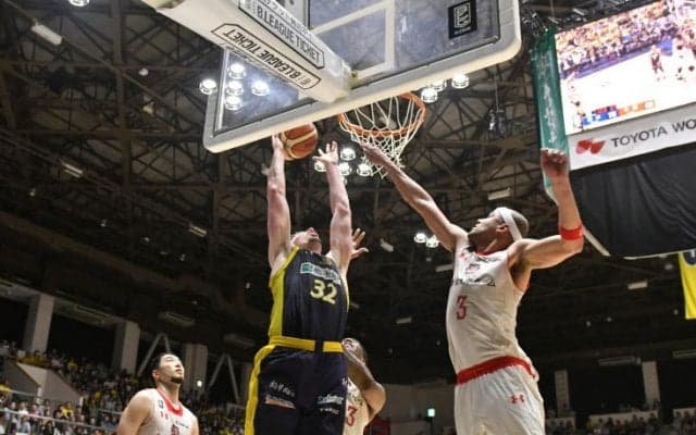 意地と誇りが激突する栃木ブレックスと千葉ジェッツ、急造ビッグラインアップが決まった千葉が『不思議の勝ち』を拾う