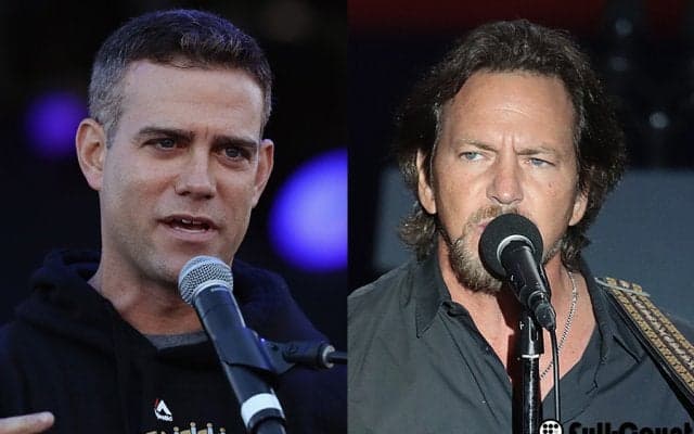 カブス編成本部長がパールジャムとライブ競演　ラストは客席にダイブ！