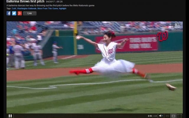 メジャーで衝撃の始球式！　マウンド上で日本人バレリーナが華麗に舞う
