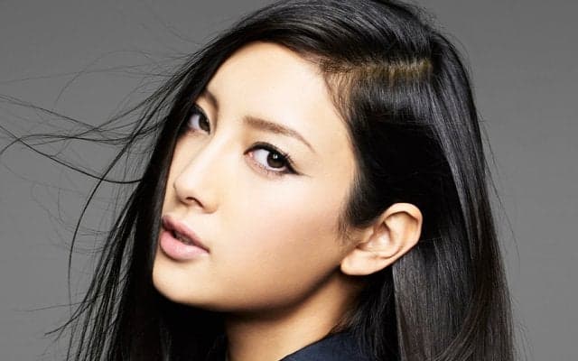 日本ハム、12日ロッテ戦に始球式に“8頭身”女優の菜々緖が登場