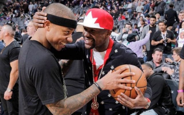 『Money』ことフロイド・メイウェザーJr、札束を抱えて「今日はアイザイアに賭けた！」という自慢写真を投稿