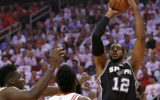 トニー・パーカーを失ったスパーズでレナードとオルドリッジが奮闘、攻守のバランスで上回りロケッツを撃破