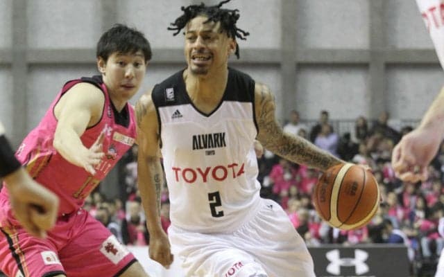 東地区2位を死守したいアルバルク東京が、ブースターの前で勝利への執念を見せる秋田ノーザンハピネッツとの接戦を制す