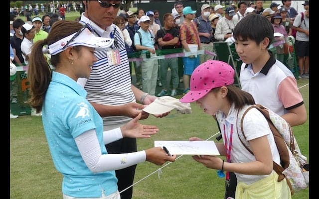 大会史上最多の4万人超え！子供たち1人1人に「ありがとう」と声をかける宮里藍