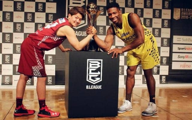 「MVPを狙う」川崎ブレイブサンダースの辻直人と「1分ずつ戦う」サンロッカーズ渋谷のアイラ・ブラウンの両雄激突！