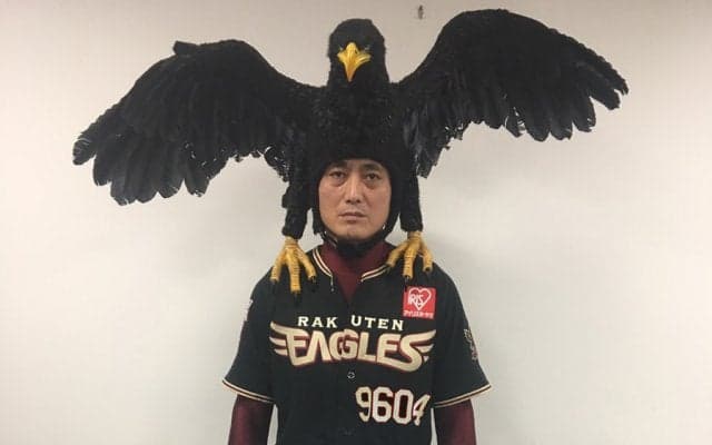 楽天「BLACK EAGLES DAY」の新公式キャラ「クロワシさん」が登場