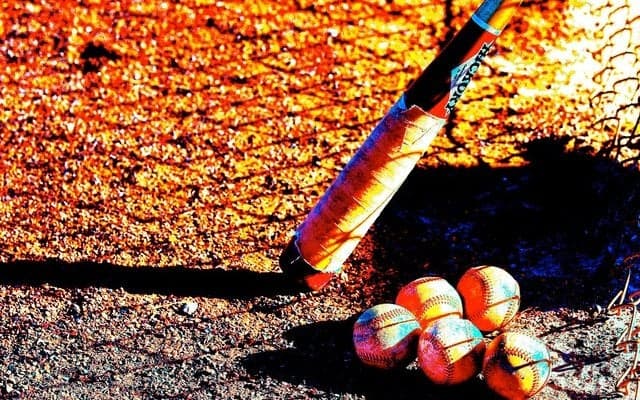 広島、丸佳浩の決勝弾でヤクルトとの乱打戦を制す…鈴木誠也は2発含む3安打5打点