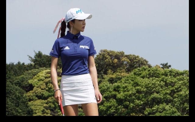 再びイ・ボミと同組のアン・シネ「初日は雨予報なのでオシャレなレインウェアで！」