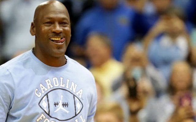 アイバーソンとデューク大のグッズは激怒を呼ぶ!? 人気ラッパーが明かすマイケル・ジョーダン宅での『すべらない話』