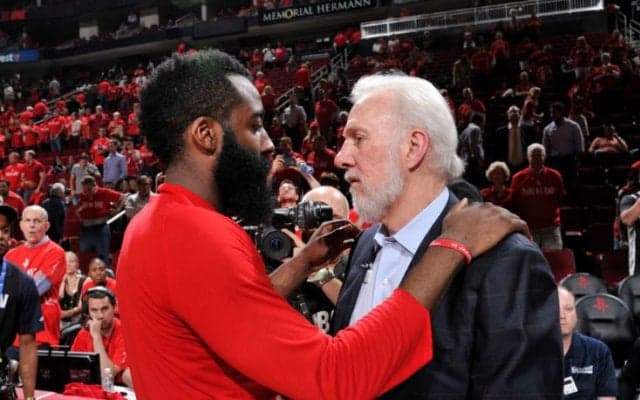 キックアウトのパスを封じてハーデンのリズムを崩し、ロケッツを75得点に抑えたスパーズがカンファレンス決勝へ進出