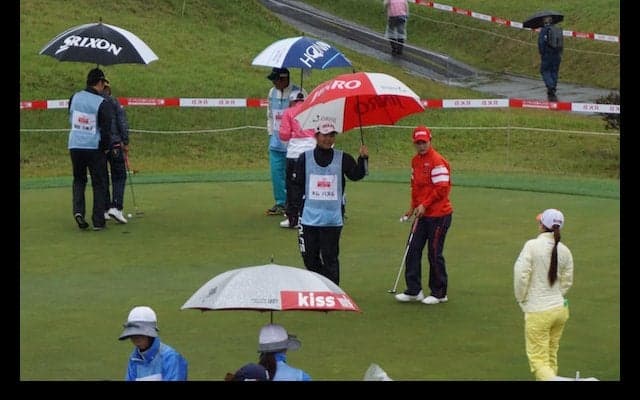 天ぷらに豚骨ラーメン、駐車場で素振りと各選手の中断時の過ごし方