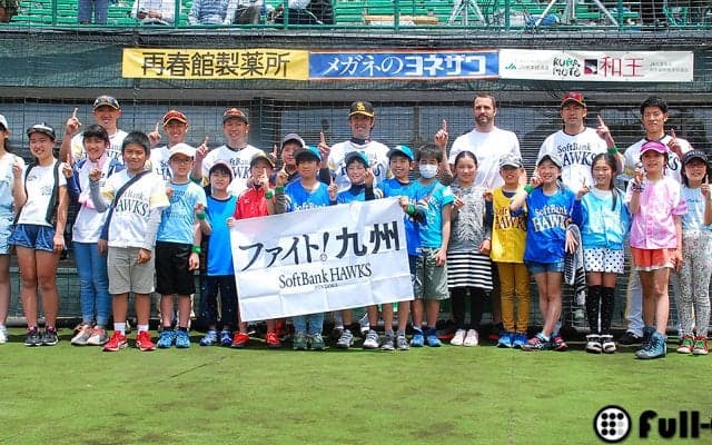 ソフトB選手会が南阿蘇西小の児童招待　再会喜ぶ高谷「前歯抜けた子が…」