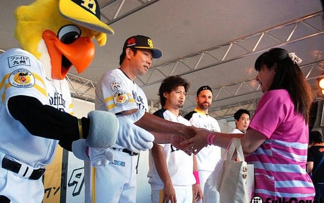 ホークス乳がん撲滅活動　鳥越Cも声詰まらせながら早期受診呼びかけ