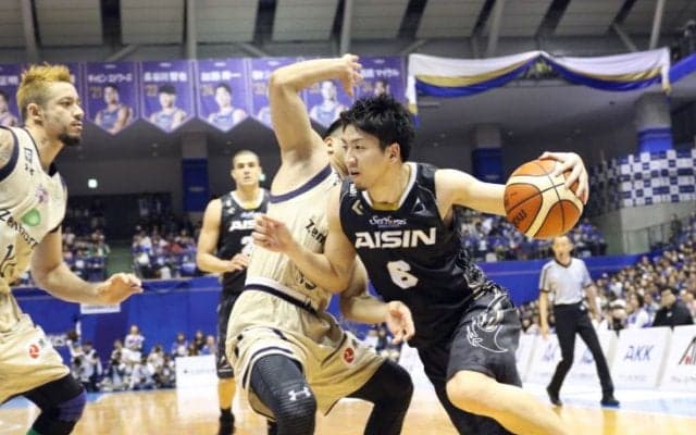 試合巧者のシーホース三河がオン・ザ・コート「1」の優位を生かし、粘る琉球ゴールデンキングスを振り切り『4強』進出！