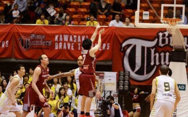 好調の3ポイントシュートを軸に「正しいプレー選択」を重ねた川崎ブレイブサンダース、サンロッカーズ渋谷を振り切る