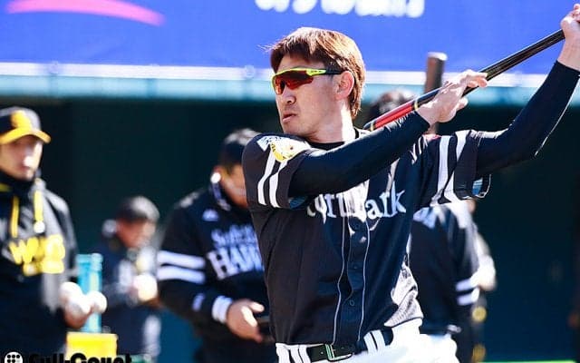 2000安打へ「48」　ソフトB内川、大記録を「意識する」のはいつから？