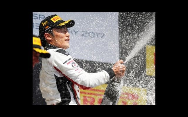 ザウバーのF1シートは見えている。松下信治と福住仁嶺がダブル優勝
