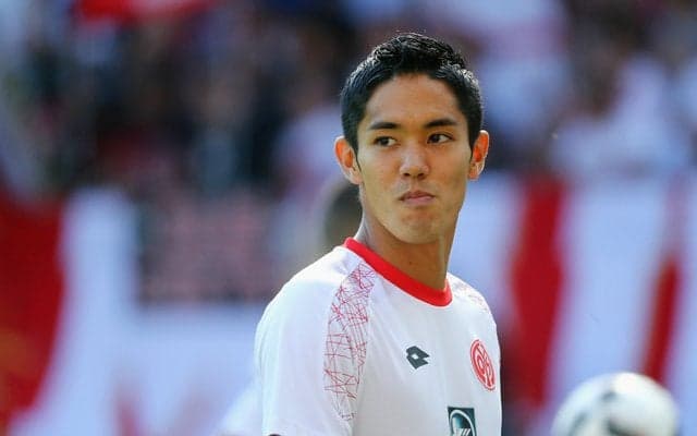 武藤嘉紀、愛娘を膝に抱きウトウト…今季終え帰国「幸せな日本1日目でした！」