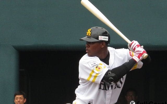 大化けする可能性も　ソフトB“二刀流”新助っ人が英雄デスパから成功秘訣伝授