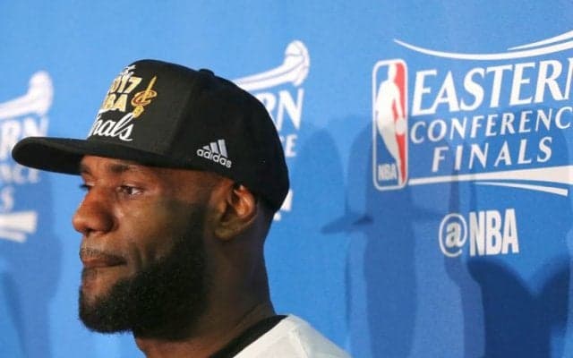 レブロン・ジェームズが宿敵ウォリアーズに関するコメントを拒否「ストレスの元でしかない」