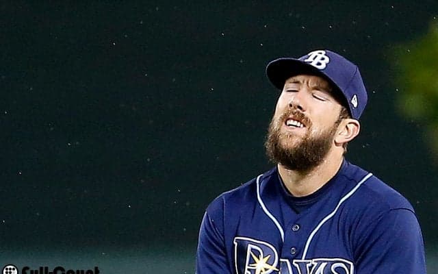 「彼は早く飛びすぎた」-打球落下点の約10M手前でダイブ、爆笑呼ぶ“珍守”