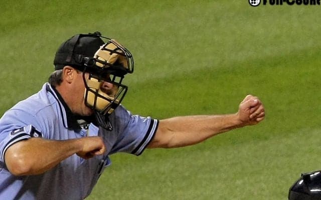 会心のジョークが空振り三振!?　ロッキーズ名手従弟がマイナーで珍プレー