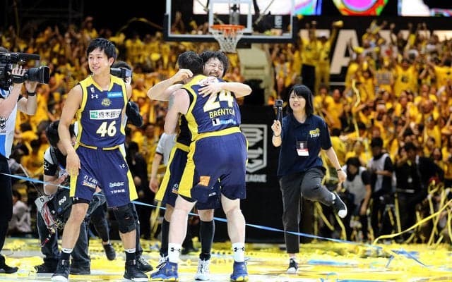 栃木ブレックス、接戦を制してBリーグ初代王者に…田臥勇太「チーム全員で優勝を勝ち取れた」