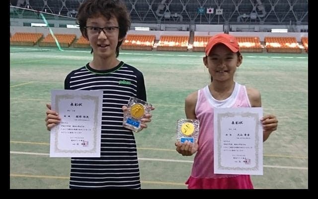 第1シードの服部伶矢（京都／長岡第五小6年）と大山華歩（大阪／上野小6年）が優勝 [H29関西小学生大会]