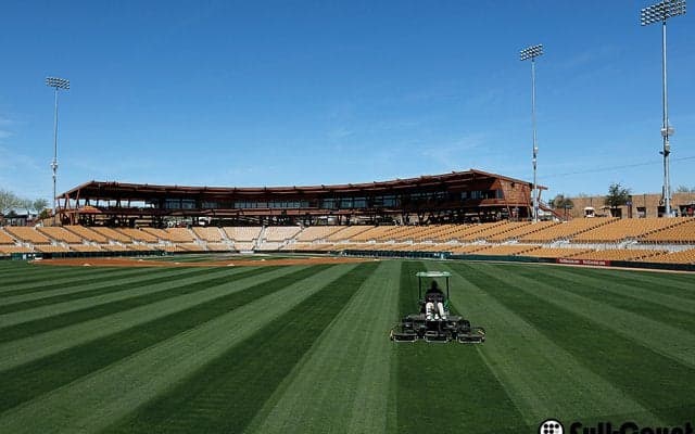 米マイナーリーグで“珍本塁打“　フライが2人の野手で“バウント”して柵越え