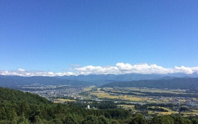 スキー場のゲレンデを活用した「長野・伊那きのこ王国キャンプ場」オープン