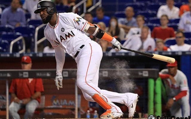 イチローバットで2戦連発オズナ、「魔法のバット」早々“引退”＆永久保存へ