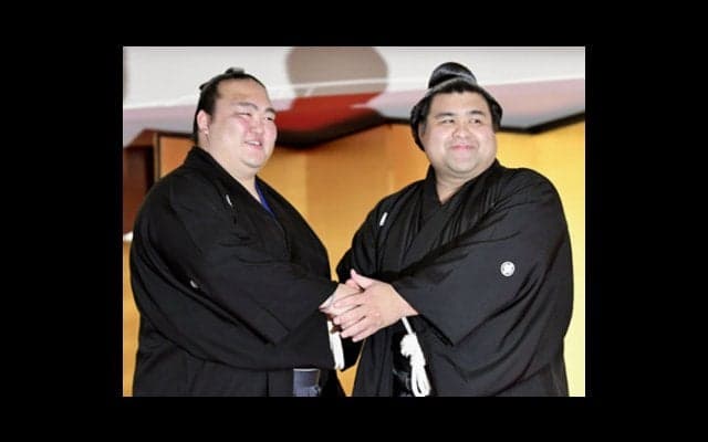 兄弟子の逆転優勝に号泣していた新大関・髙安。次は自分が賜杯を抱く