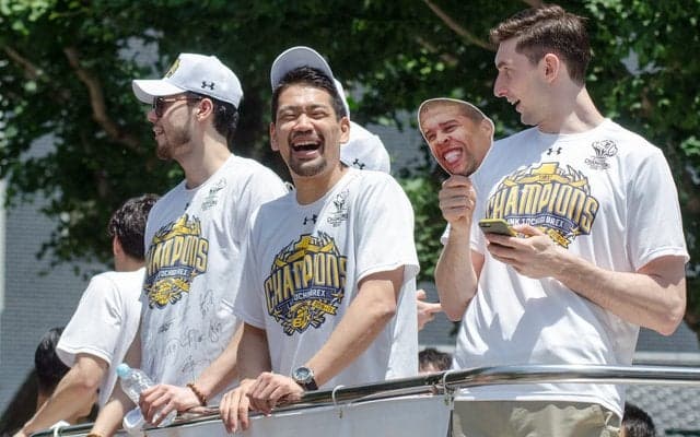 Bリーグ初代王者栃木ブレックス、地元で優勝パレード…宇都宮で3万人が歓声
