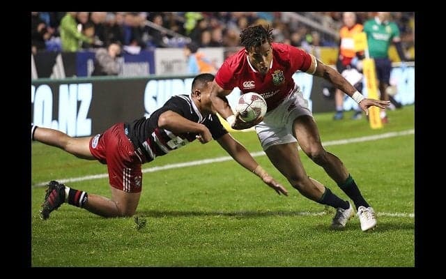  熱狂の1か月始まる。B&Iライオンズ、初戦は13-7でNZバーバリアンズに勝利。 