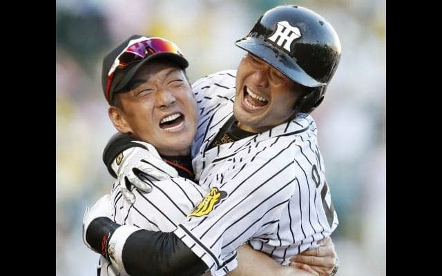 岡﨑サヨナラ打で連日のヒーロー！阪神が延長戦を制す！