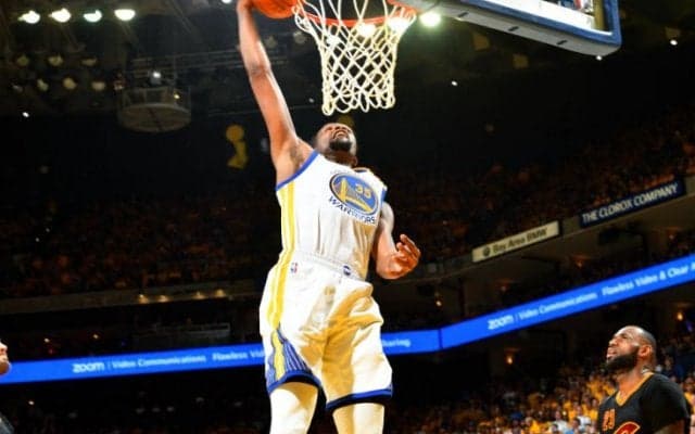 33得点のデュラントとトリプル・ダブルを記録したカリーの活躍で、ウォリアーズがキャブズを撃破しNBAファイナル2連勝