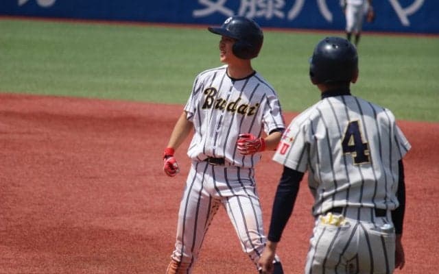 東海大相模のV戦士・磯網栄登がドラフト候補・草場亮太撃ち！国際武道大が九産大下し4強【全日本大学野球選手権】