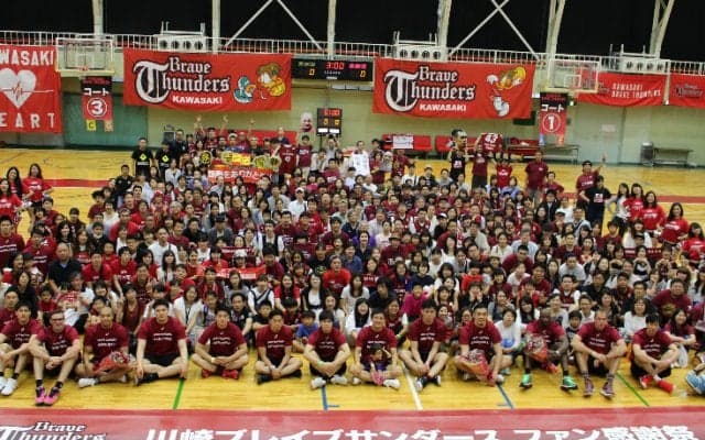 川崎ブレイブサンダーズがファン感謝祭を開催、ブースターと直に触れ合って今シーズンの感謝を伝える