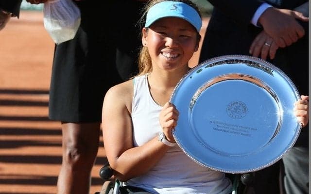 上地結衣、全仏オープン車いすテニス女子シングルス・ダブルス優勝